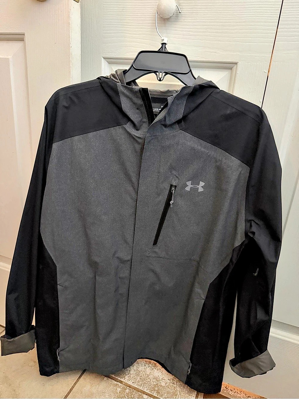 Under Armour Men's Windbreaker Black & Gray Large Like New